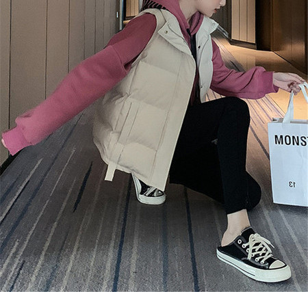 Ženski zimski prsluk s visokim ovratnikom i džepovima