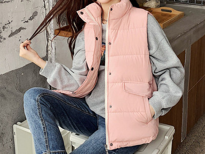 Γυναικείο χειμερινό γιλέκο με κουμπιά και ψηλό γιακά