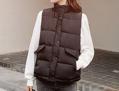 Γυναικείο χειμερινό γιλέκο με κουμπιά και ψηλό γιακά