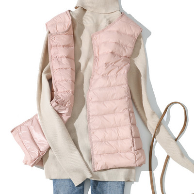 Moodne naiste vest nööpide ja ovaalse kaelusega