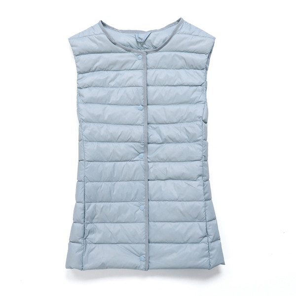 Moodne naiste vest nööpide ja ovaalse kaelusega