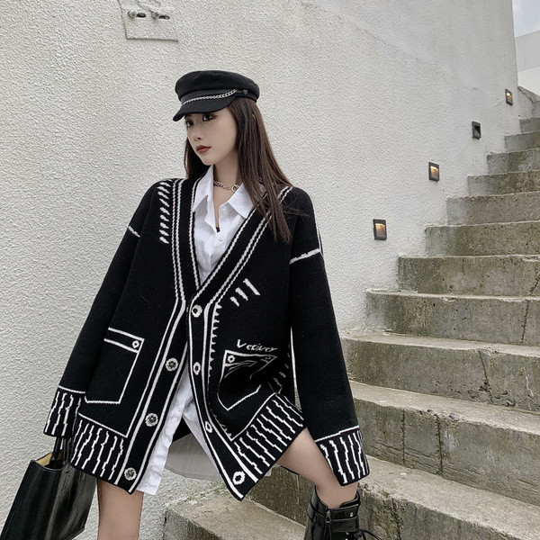 Praegune naiste pikk V-kaelusega kardigan lai mudel