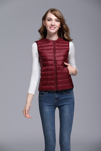 Moodne naiste vest luku ja ovaalse kaelusega