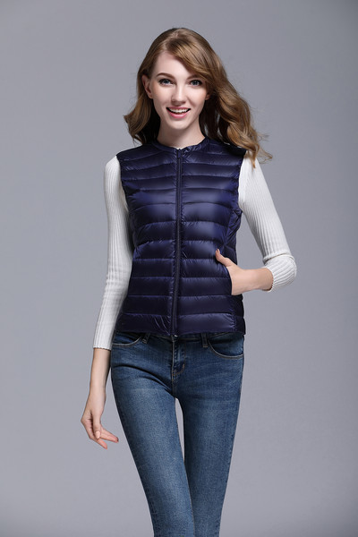 Moodne naiste vest luku ja ovaalse kaelusega