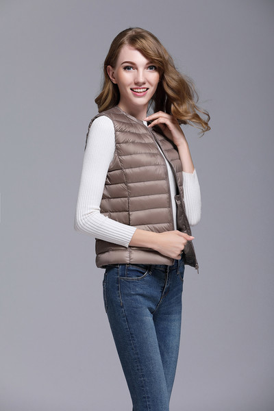 Moodne naiste vest luku ja ovaalse kaelusega