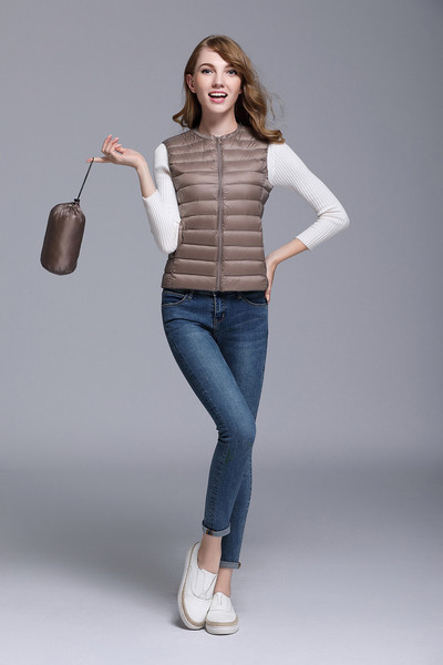 Moodne naiste vest luku ja ovaalse kaelusega