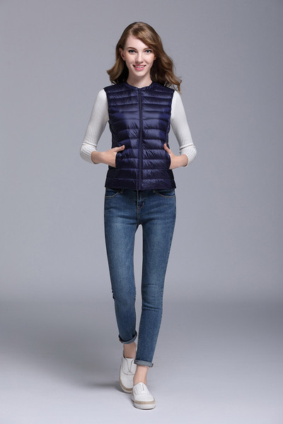 Moodne naiste vest luku ja ovaalse kaelusega