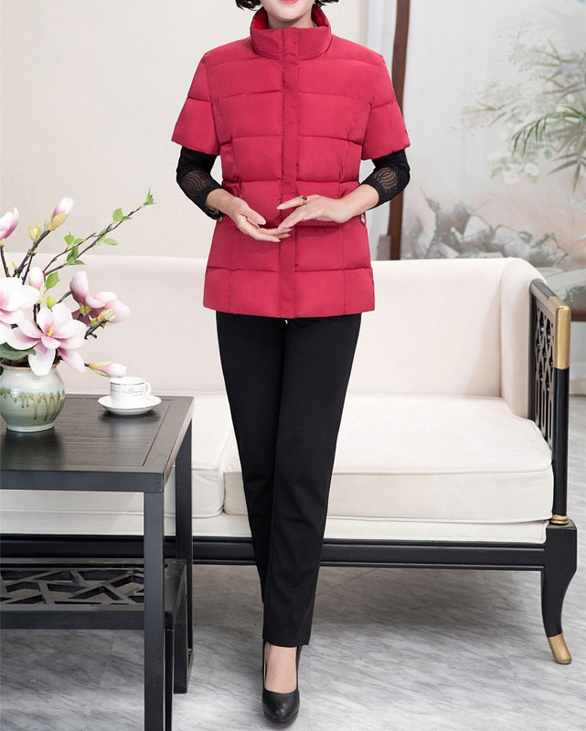 Šiuolaikinė moteriška vilnonė liemenė trumpomis rankovėmis ir aukšta apykakle