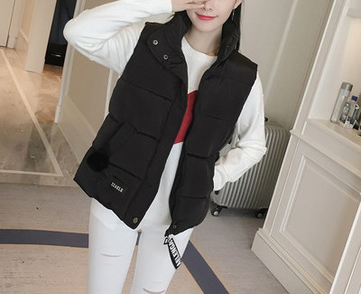 Dviejų modelių laisvalaikio moteriška liemenė aukšta apykakle