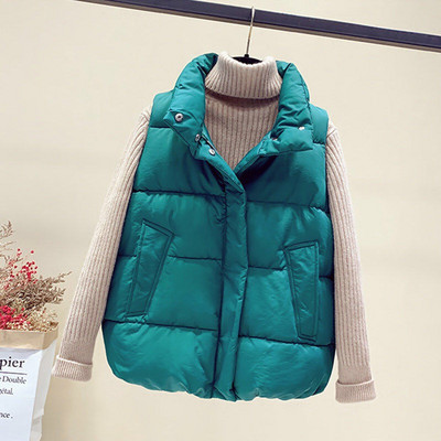 Kelių spalvų moteriška žieminė liemenė su didelėmis kišenėmis