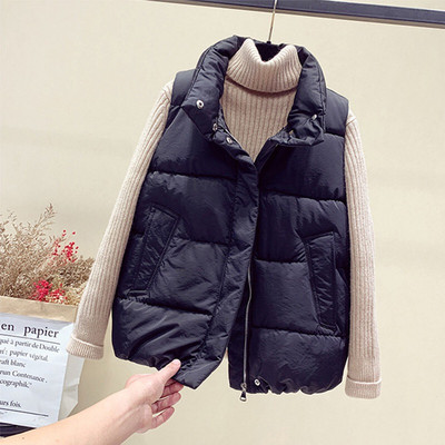 Kelių spalvų moteriška žieminė liemenė su didelėmis kišenėmis