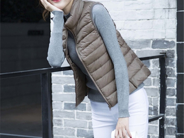 Naistele sobiv vabaaja vest luku ja kõrge kraega