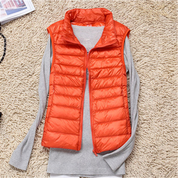 Naistele sobiv vabaaja vest luku ja kõrge kraega