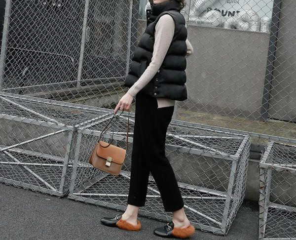 Tavalise pikkusega vabaaja naiste vest, must