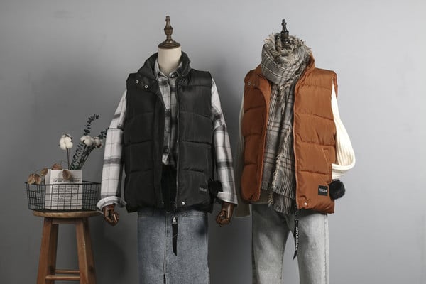 Uue mudeli kõrge kraega naiste vabaajavest