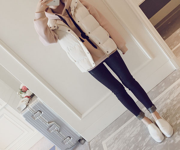 Moteriška žieminė liemenė su sagomis ir užtrauktuku