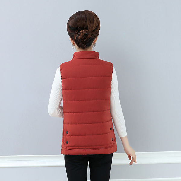 Naiste liibuv keskmise pikkusega tõmblukuga vest