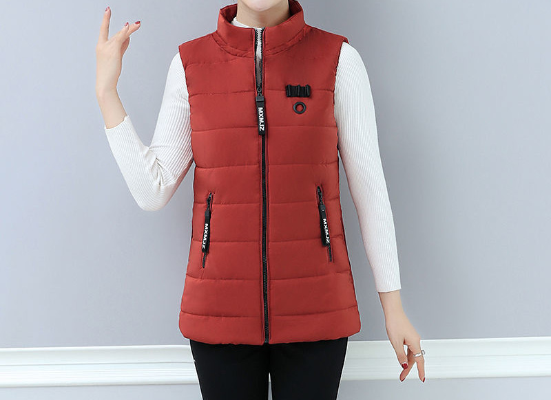 Naiste liibuv keskmise pikkusega tõmblukuga vest