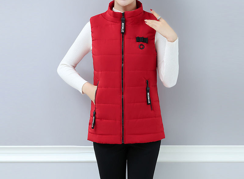 Naiste liibuv keskmise pikkusega tõmblukuga vest