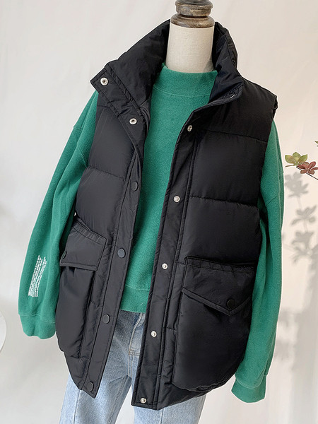 Γυναικείο γιλέκο με ψηλό κολάρο και κουμπιά