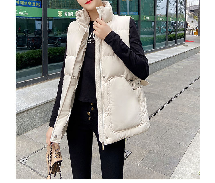 Tõmbluku ja nööpidega naistevest – kõrge kraega