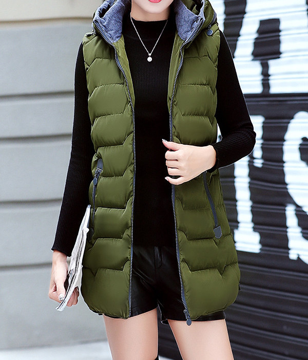 Νέο μοντέλο γυναικείο γιλέκο με κουκούλα κατάλληλο για το χειμώνα