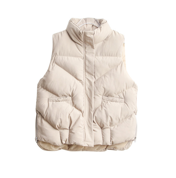 Moteriškas laisvalaikio liemenės pločio modelis su aukšta apykakle