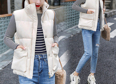 Tavalise pikkuse, kapuutsi ja taskutega vabaaja naistevest