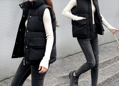 Tavalise pikkuse, kapuutsi ja taskutega vabaaja naistevest