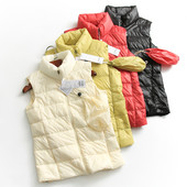 Lengva moteriška liemenė su užtrauktuku ir aukšta apykakle