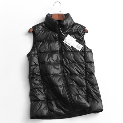 Lengva moteriška liemenė su užtrauktuku ir aukšta apykakle