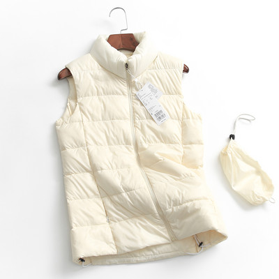 Lengva moteriška liemenė su užtrauktuku ir aukšta apykakle