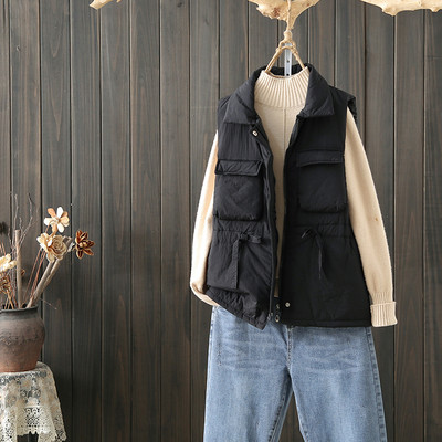 Laisvalaikiška moteriška liemenė su juosmens raiščiais ir užtrauktuku