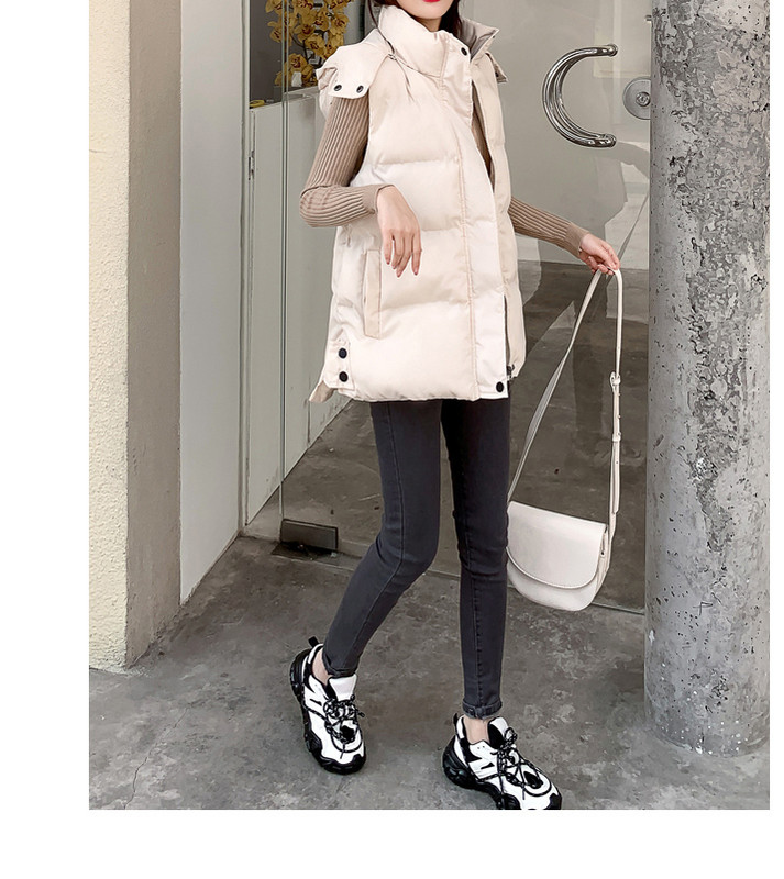 Moteriška laisvalaikio liemenė su sagomis ir aukšta apykakle