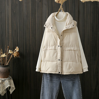 Nööpide ja kõrge kraega naiste vest