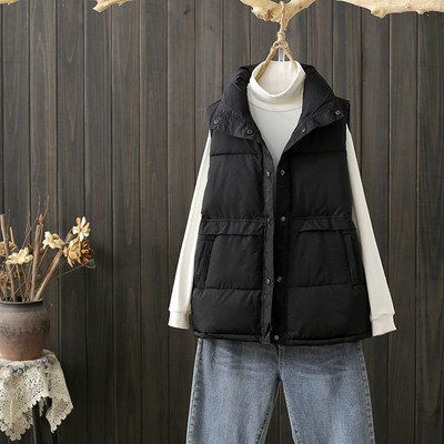 Nööpide ja kõrge kraega naiste vest