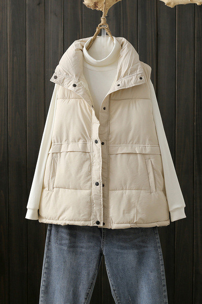 Nööpide ja kõrge kraega naiste vest