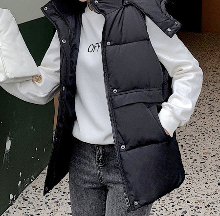 Moteriška liemenė su gobtuvu, kišenėmis ir dydžiais iki 3XL