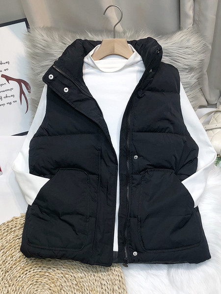 Nööpide ja kõrge kraega naiste vest