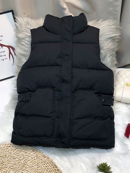 Nööpide ja kõrge kraega naiste vest