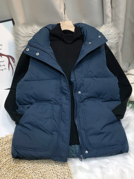 Nööpide ja kõrge kraega naiste vest