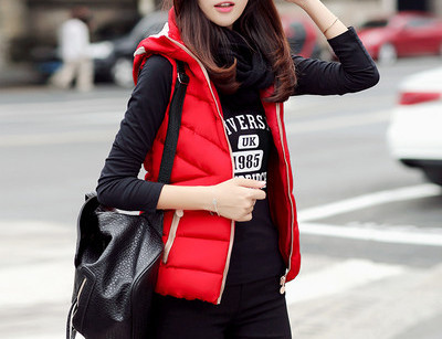 Moodne naiste talvevest kapuutsiga