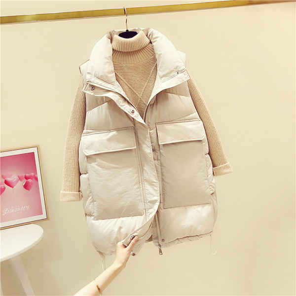 Široki model ženskog zimskog prsluka sa džepovima