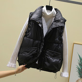 Naiste kõrge krae ja nööpidega vest