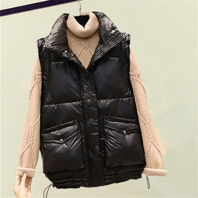 Naiste kõrge krae ja nööpidega vest