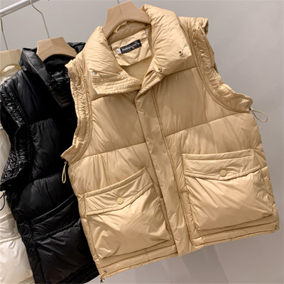 Naiste kõrge krae ja nööpidega vest