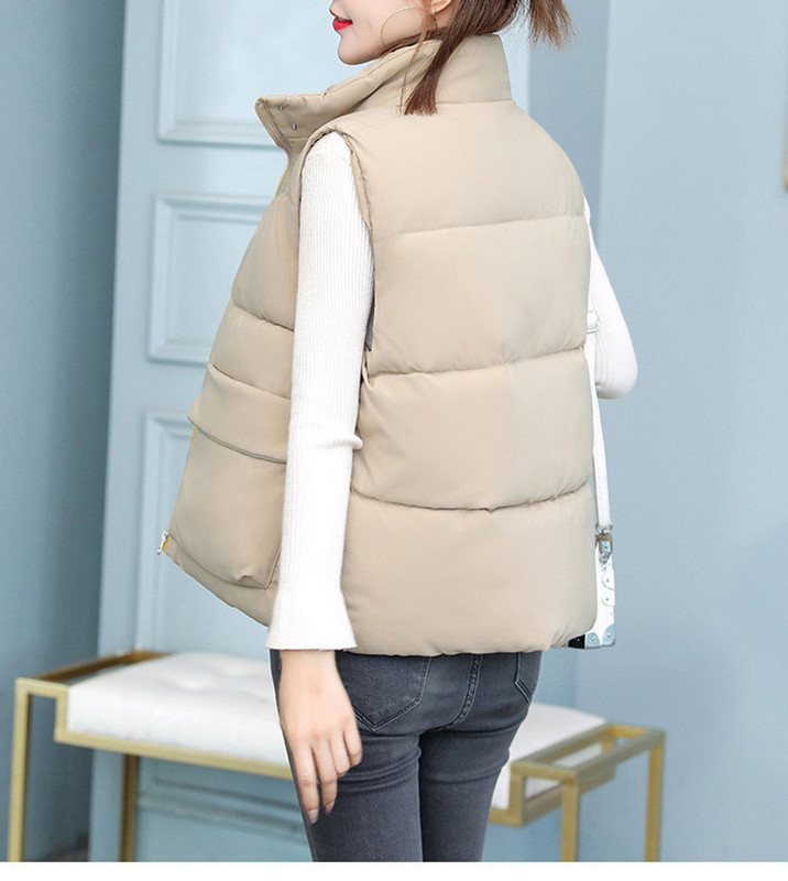 Naujas kasdienės moteriškos liemenės modelis su kvadratinėmis kišenėmis