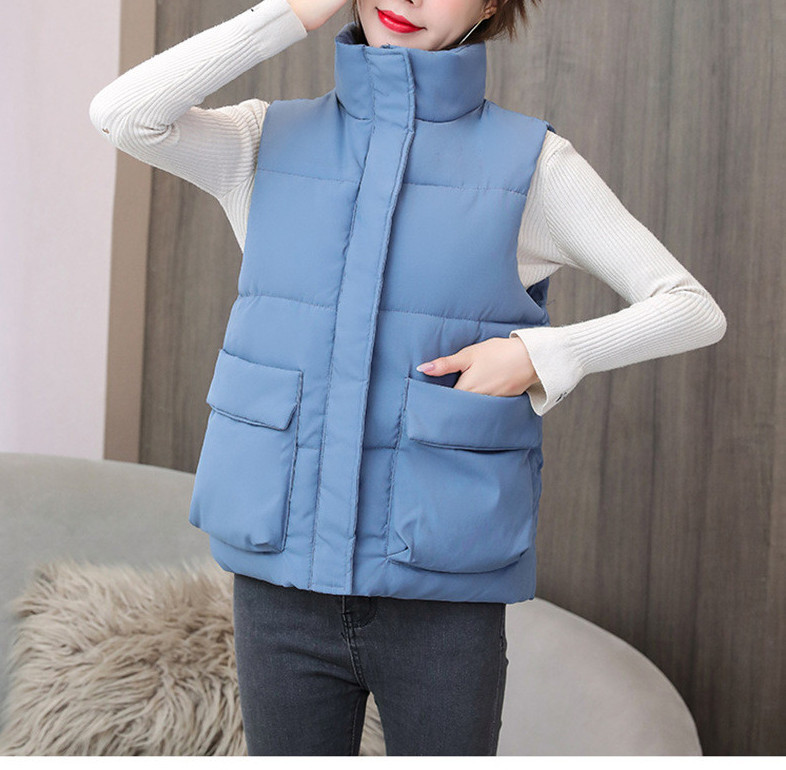 Naujas kasdienės moteriškos liemenės modelis su kvadratinėmis kišenėmis