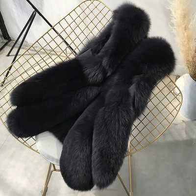 Moteriška pūkinė liemenė standartinio ilgio ir V formos apykakle