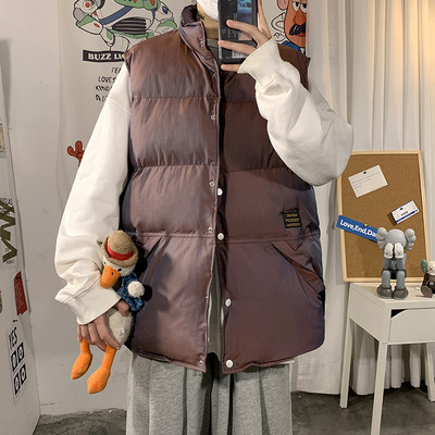 Naiste lai nööpide ja kõrge kraega vest